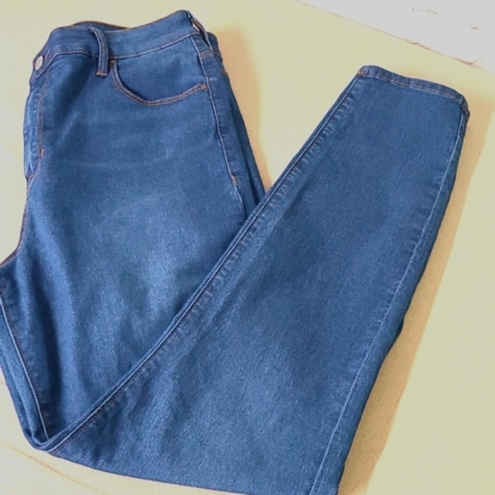 - PAC SUN HIGH RISE SKINNY SZ 3O waist